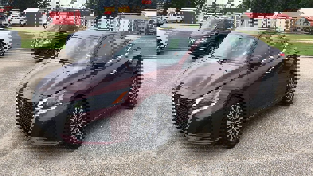 2024 Nissan Altima 2.5 SV photo 3