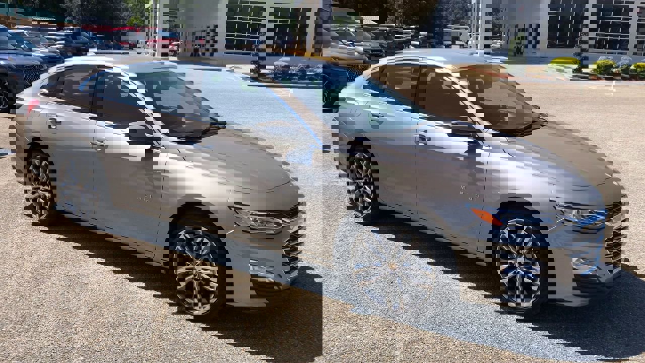 2024 Chevrolet Malibu Premier 2LT photo 2