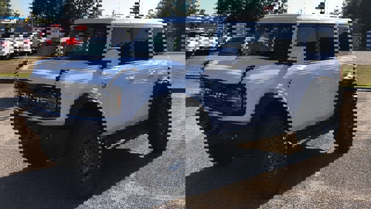 2025 Ford Bronco Outer Banks photo 3