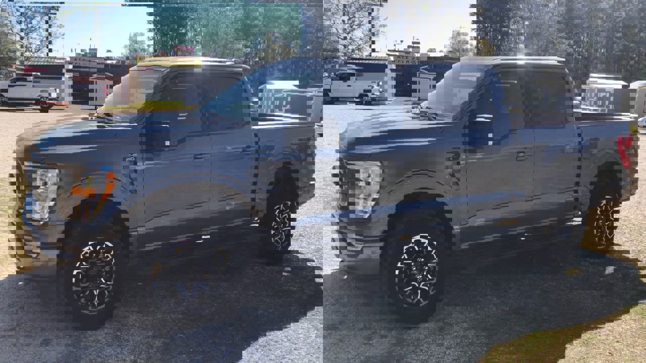 2023 Ford F-150 XLT photo 3