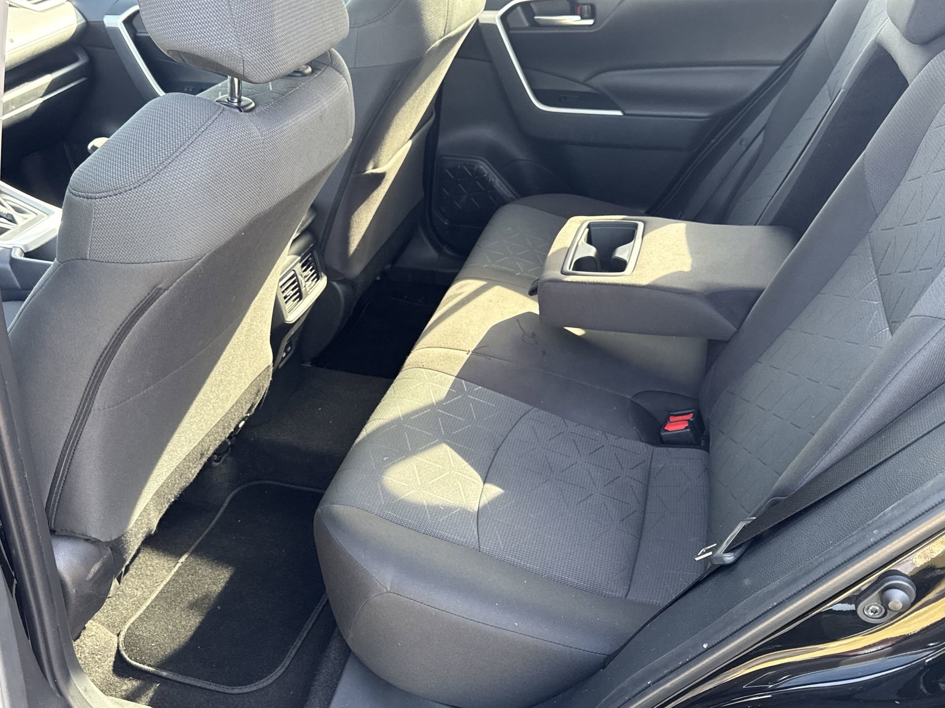 2023 Toyota RAV4 XLE - Photo 17