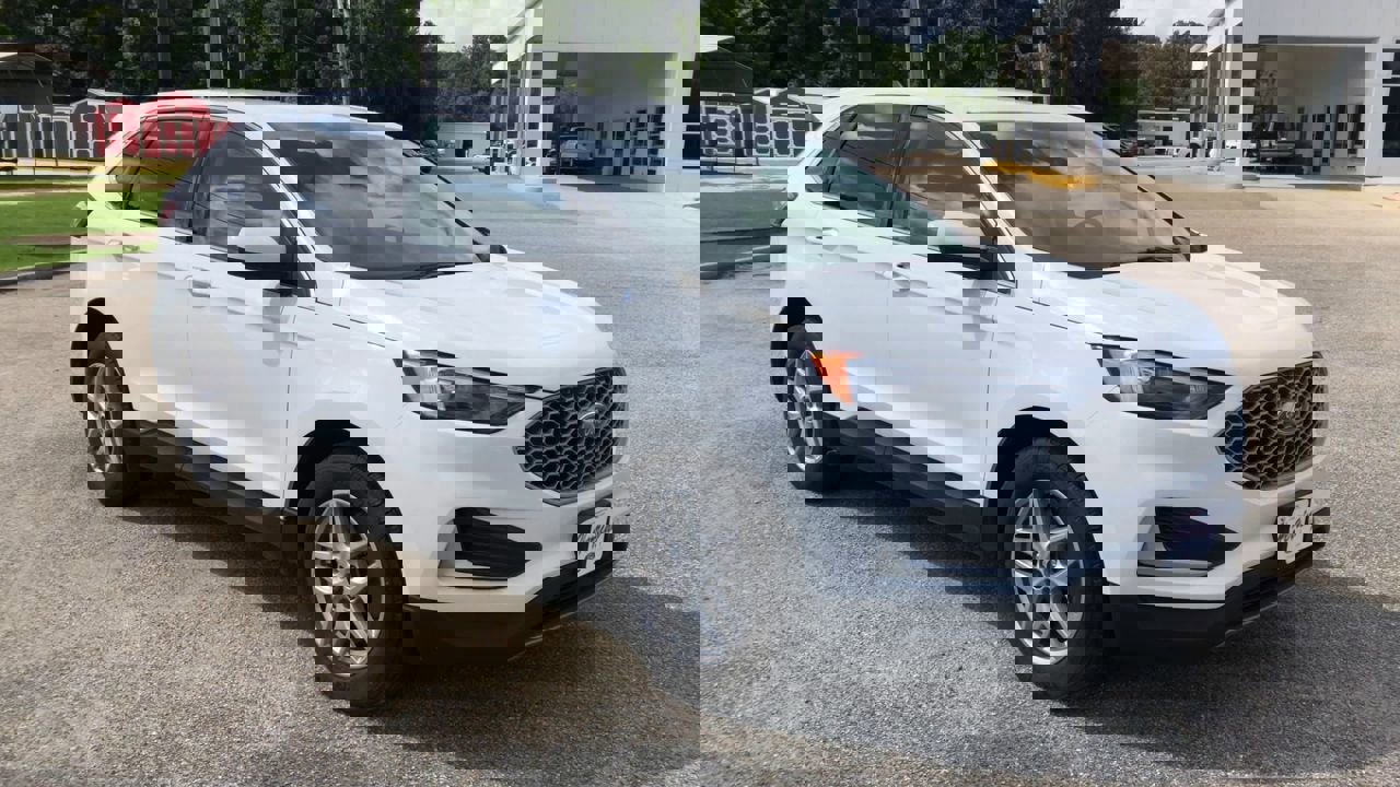 2024 Ford Edge SEL photo 2