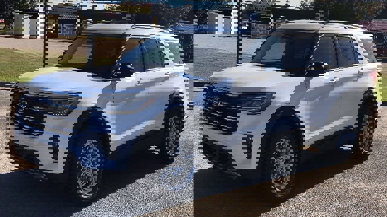 2026 Ford Explorer photo 3