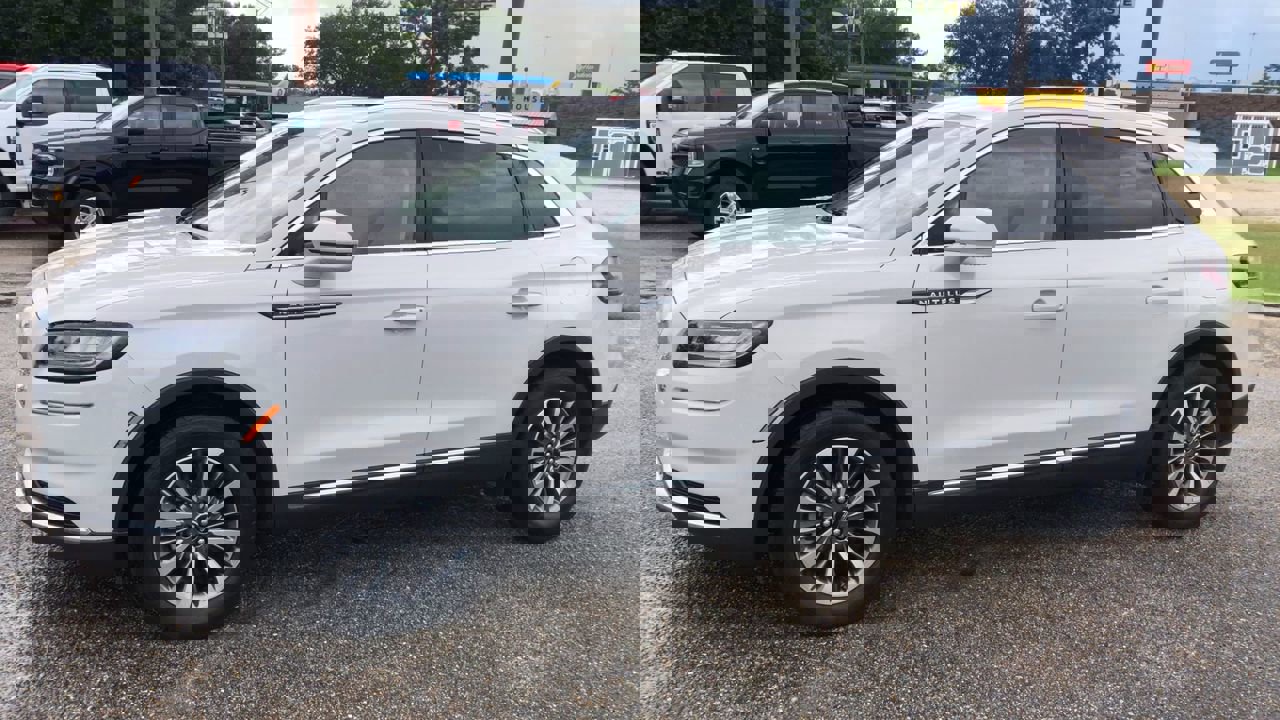 2022 Lincoln Nautilus Standard photo 4