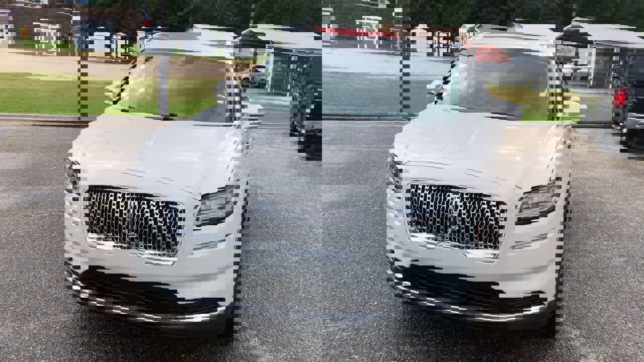 2022 Lincoln Nautilus Standard photo 3