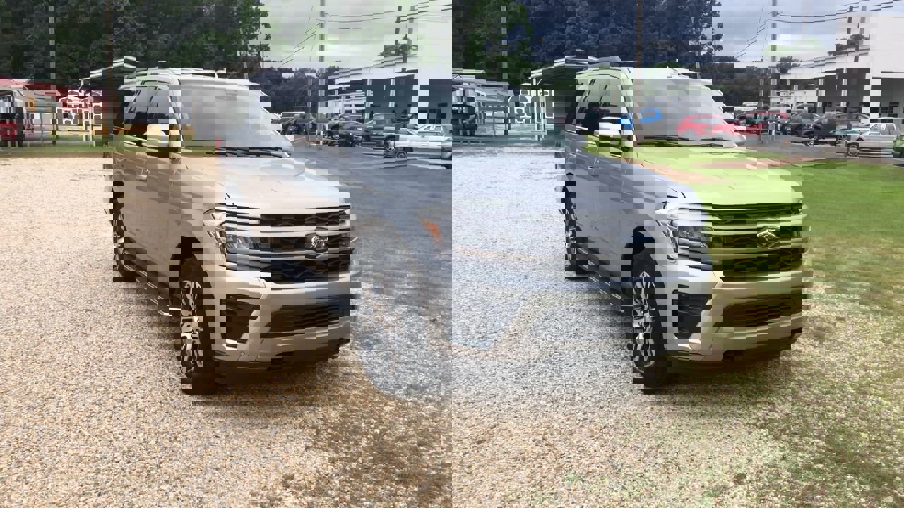 2022 Ford Expedition XLT photo 2