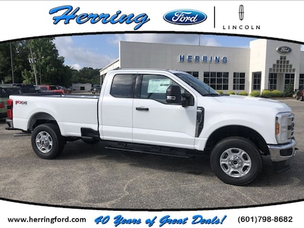 2025 Ford Super Duty TRUCK