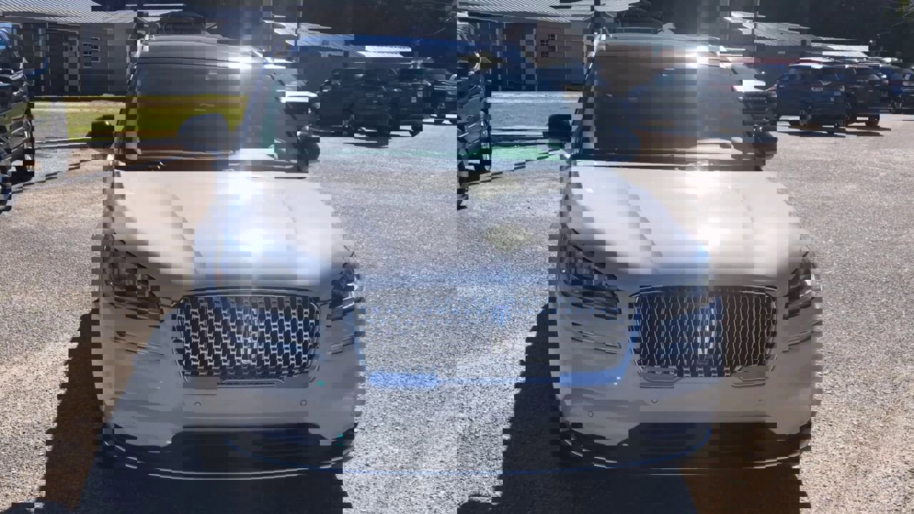 2021 Lincoln Corsair Standard photo 3