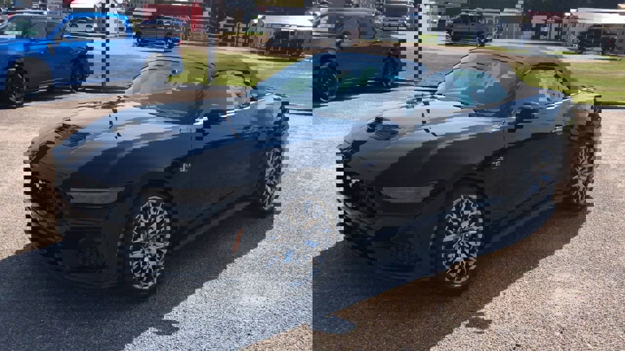 2025 Ford Mustang GT Premium Convertible photo 4