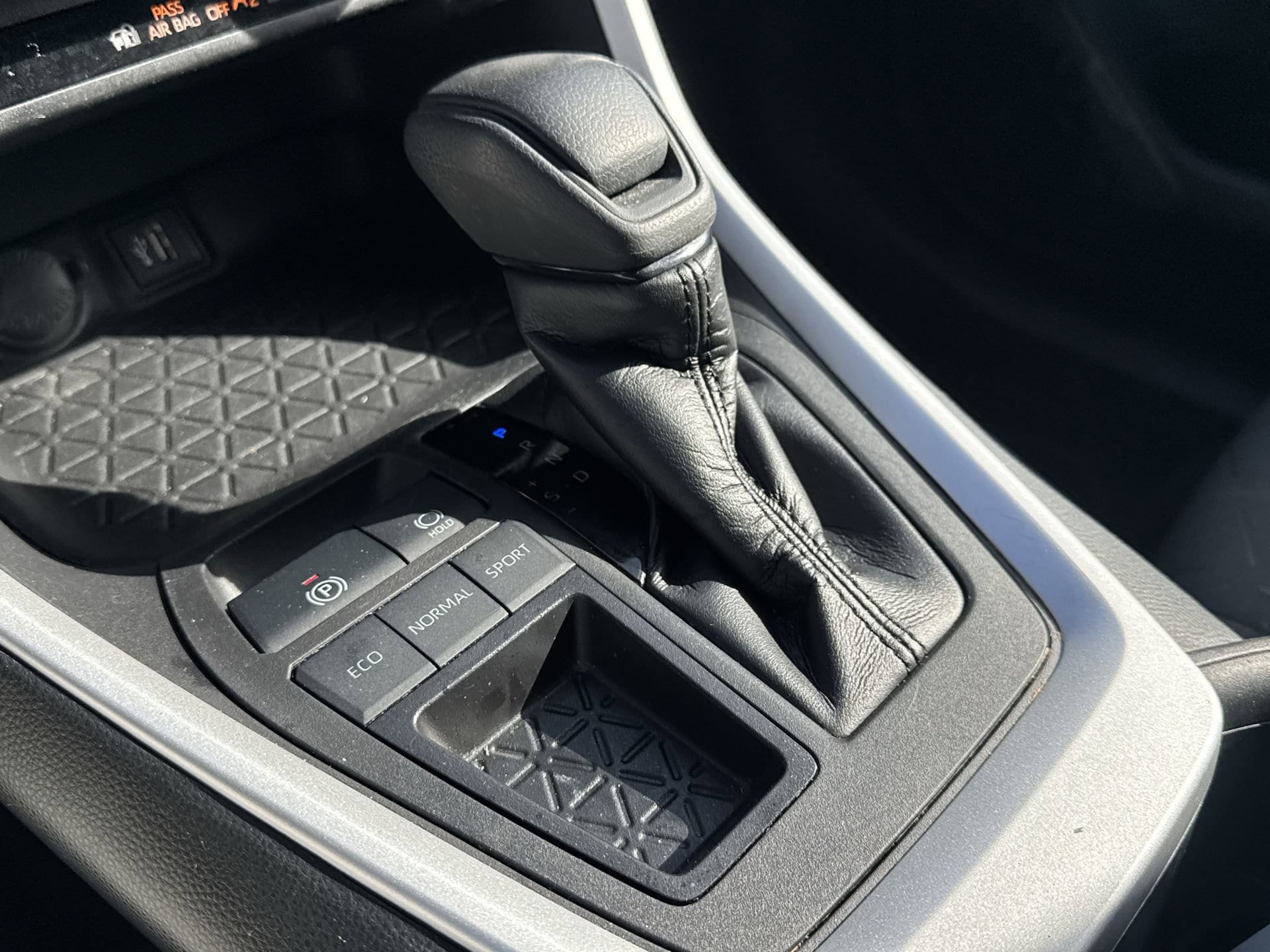 2023 Toyota RAV4 XLE - Photo 16