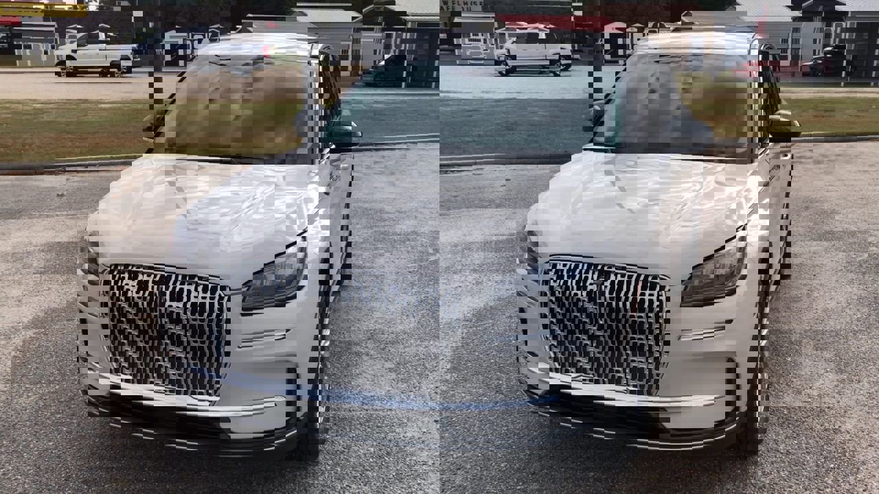 2024 Lincoln Corsair Premiere photo 3