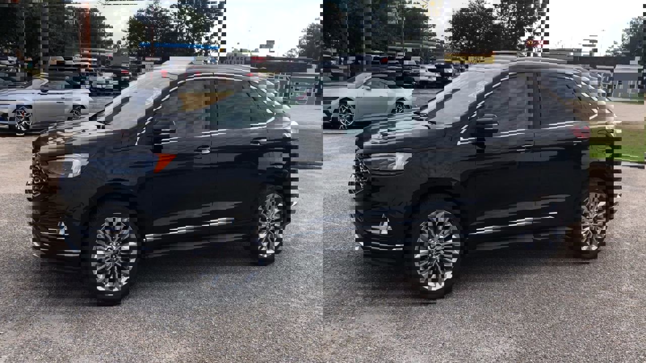 2024 Ford Edge Titanium photo 4