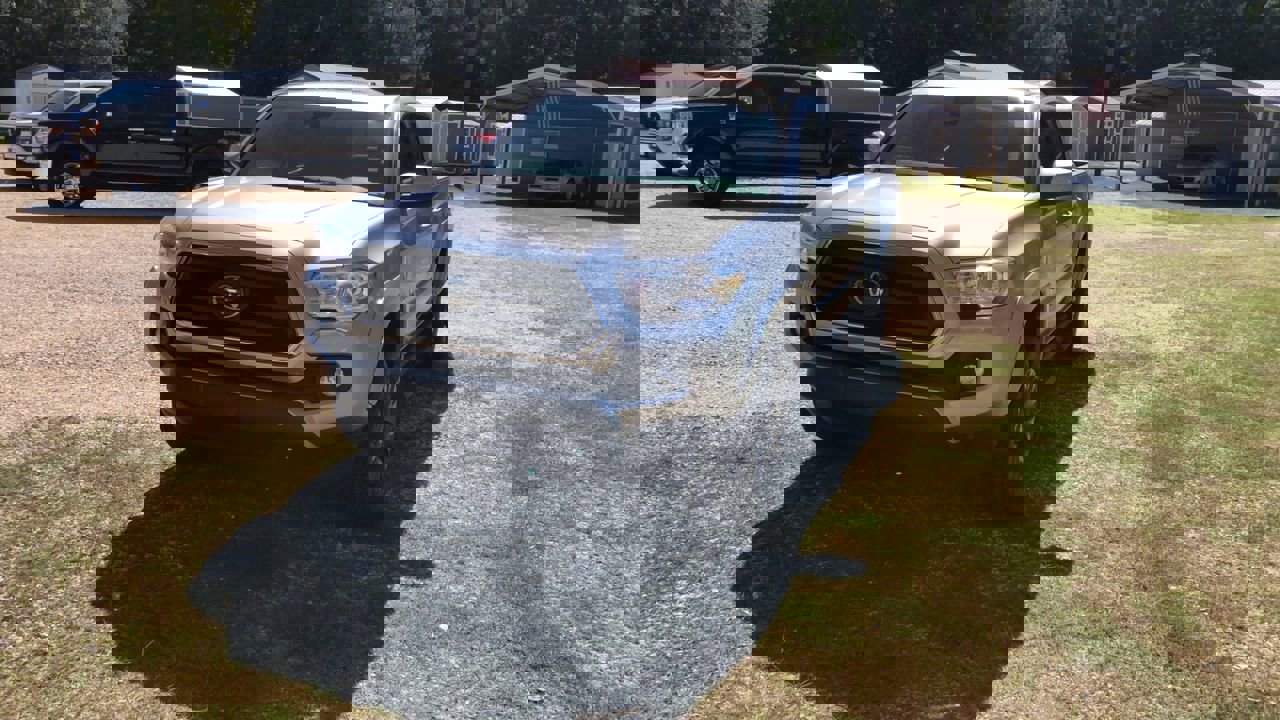 2021 Toyota Tacoma SR5 Short Bed photo 2