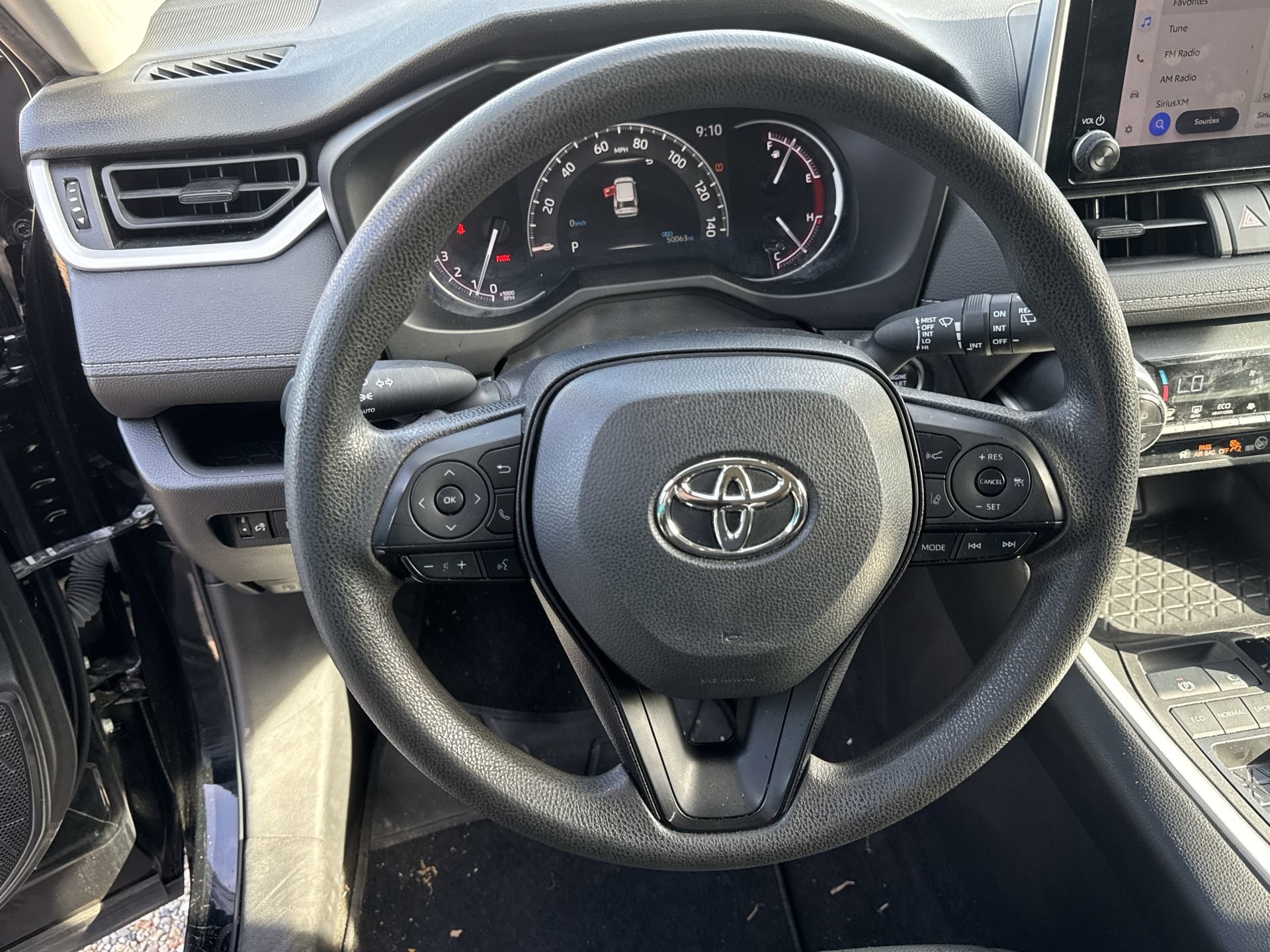 2023 Toyota RAV4 XLE - Photo 10