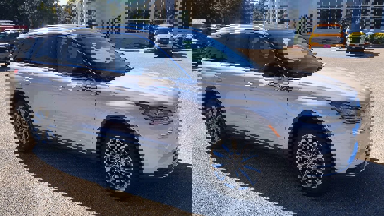 2021 Lincoln Corsair Standard photo 2