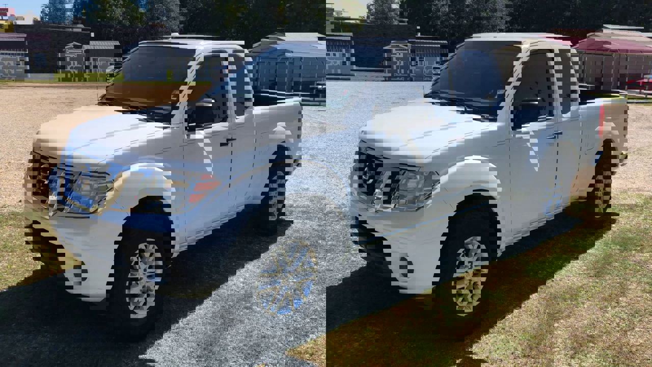 2016 Nissan Frontier SV photo 3