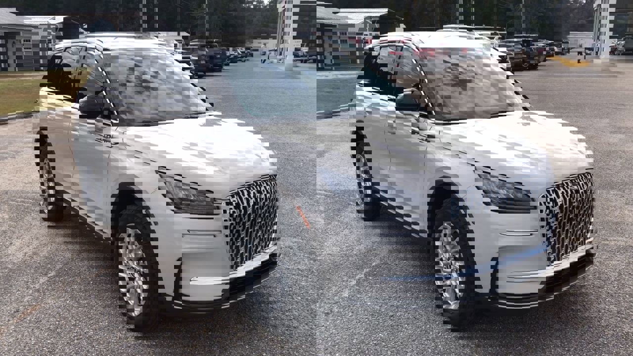 2024 Lincoln Corsair Premiere photo 2