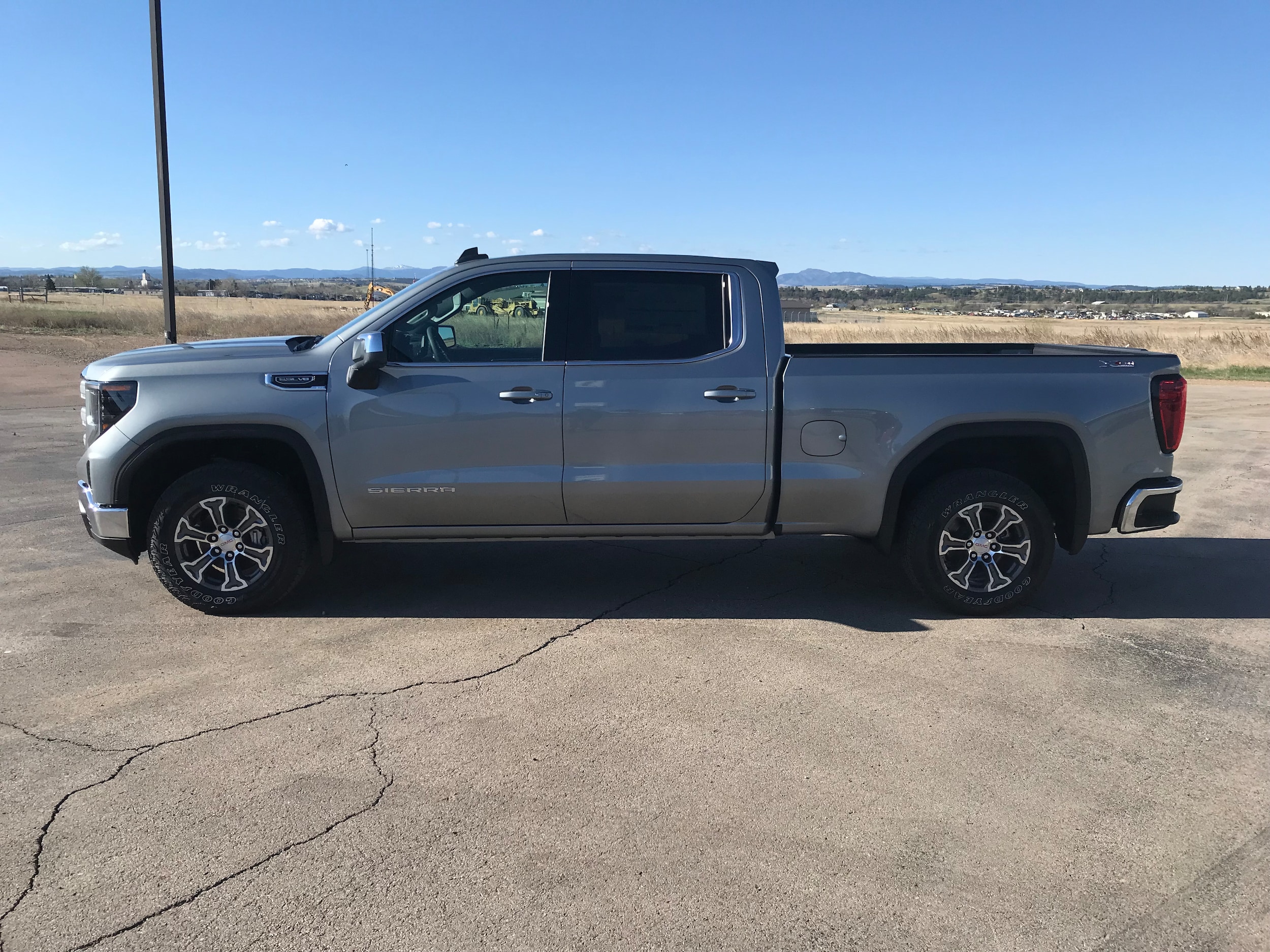 2026 GMC Sierra 4WD Crew Cab Short Box SLE's photo