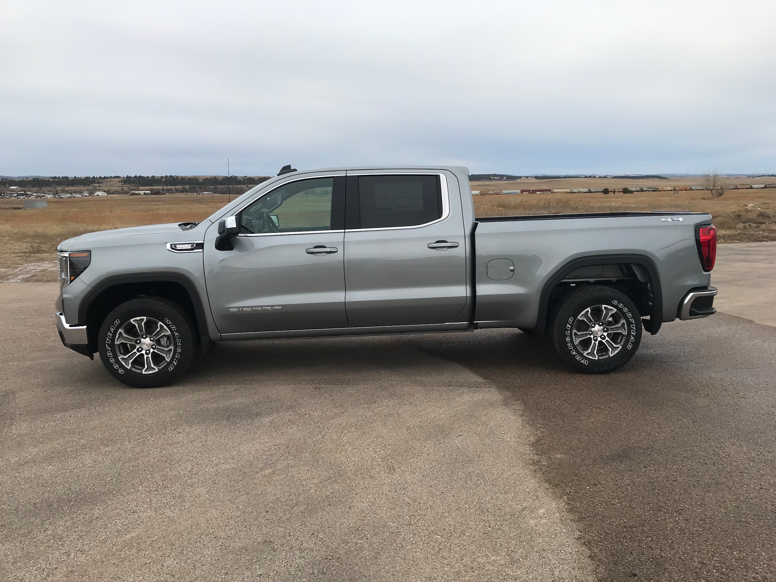 2026 GMC Sierra 1500 SLE's photo