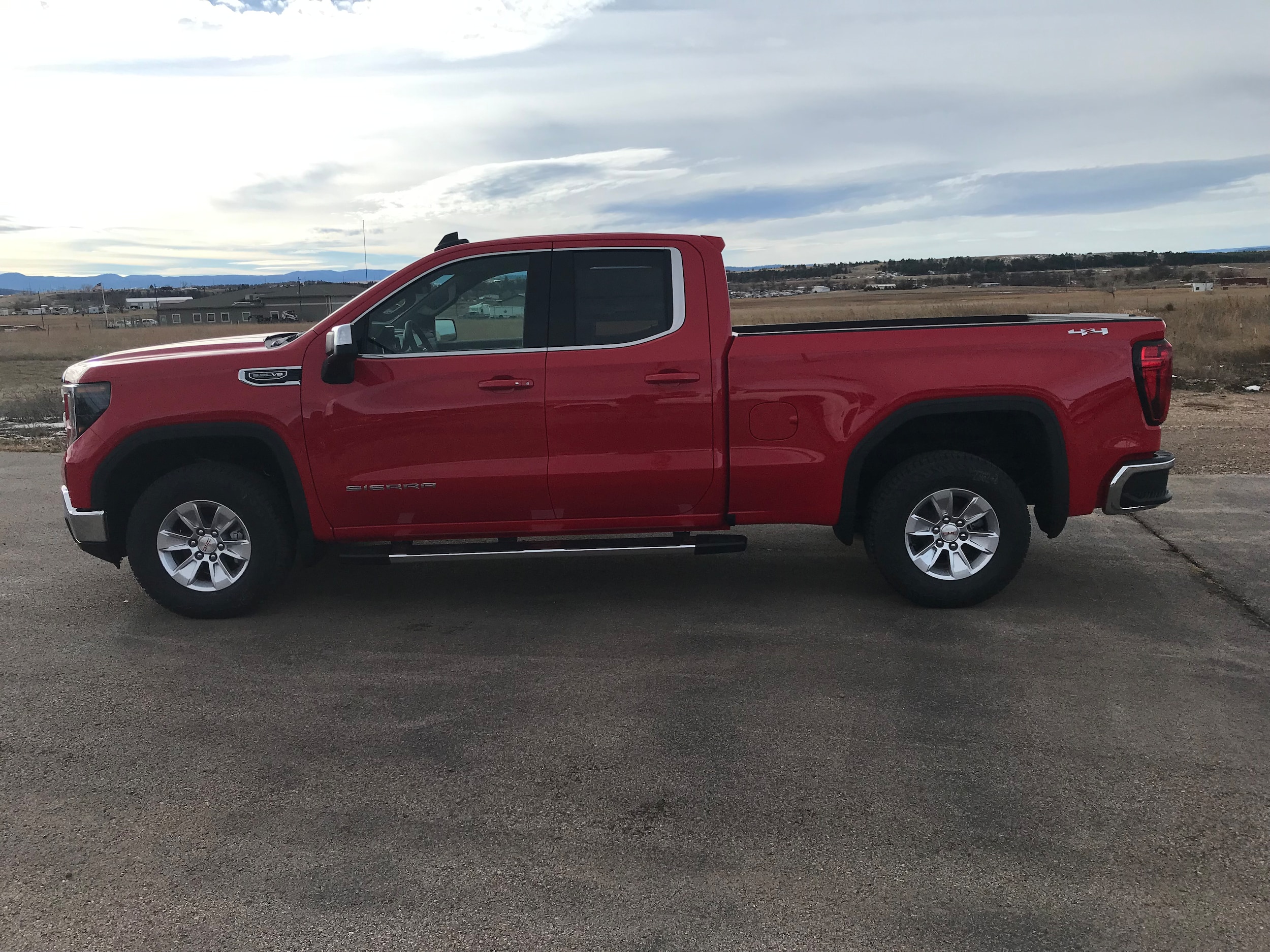 2026 GMC Sierra 1500 SLE's photo