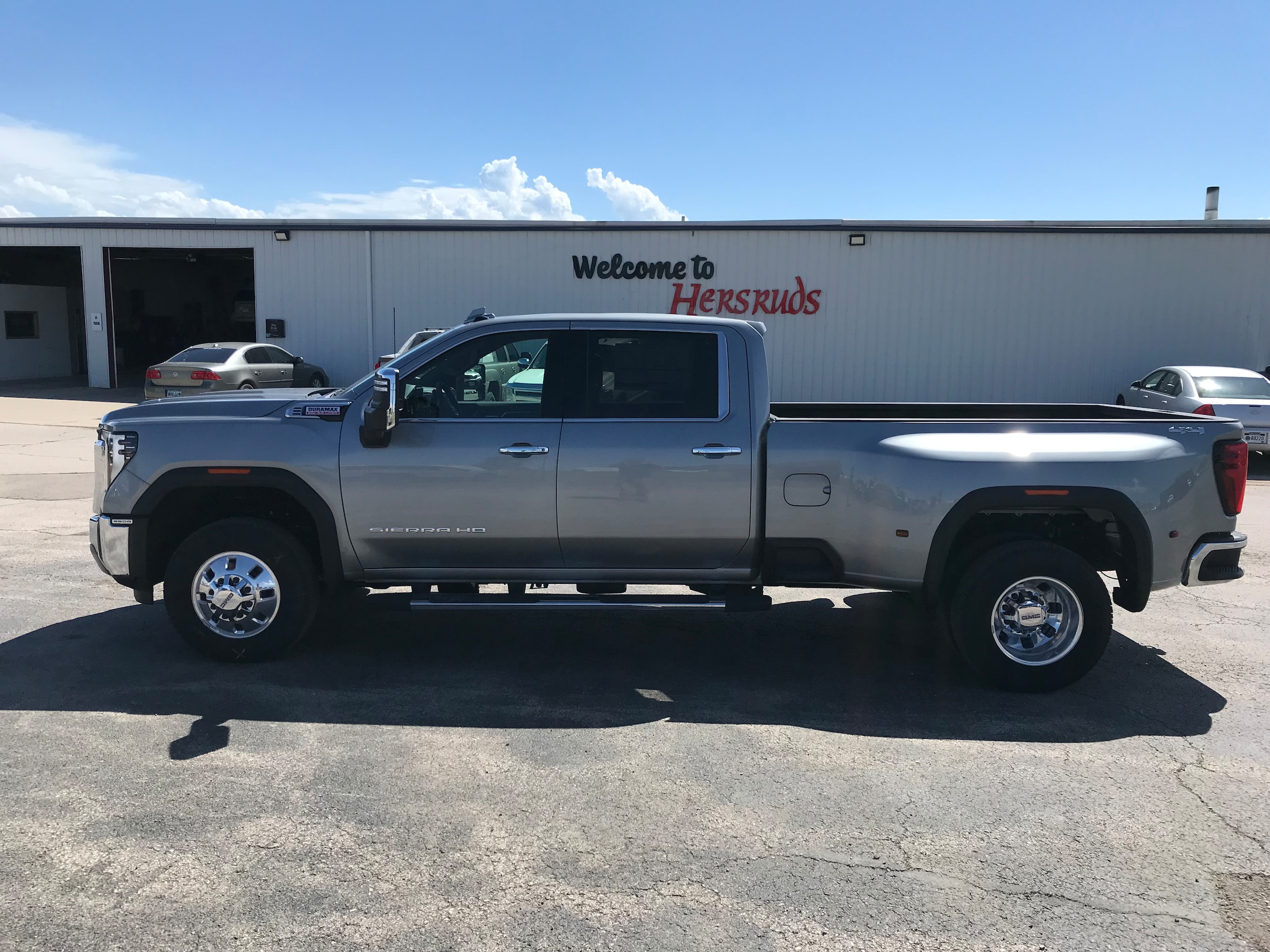 2026 GMC Sierra 4WD Crew Cab Long Box DRW SLT's photo
