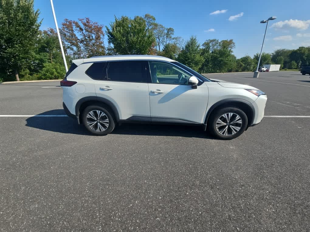 2021 Nissan Rogue SV photo 3