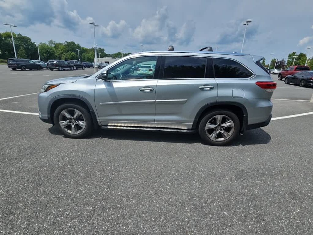 Used 2019 Toyota Highlander Limited Platinum V6 SUV