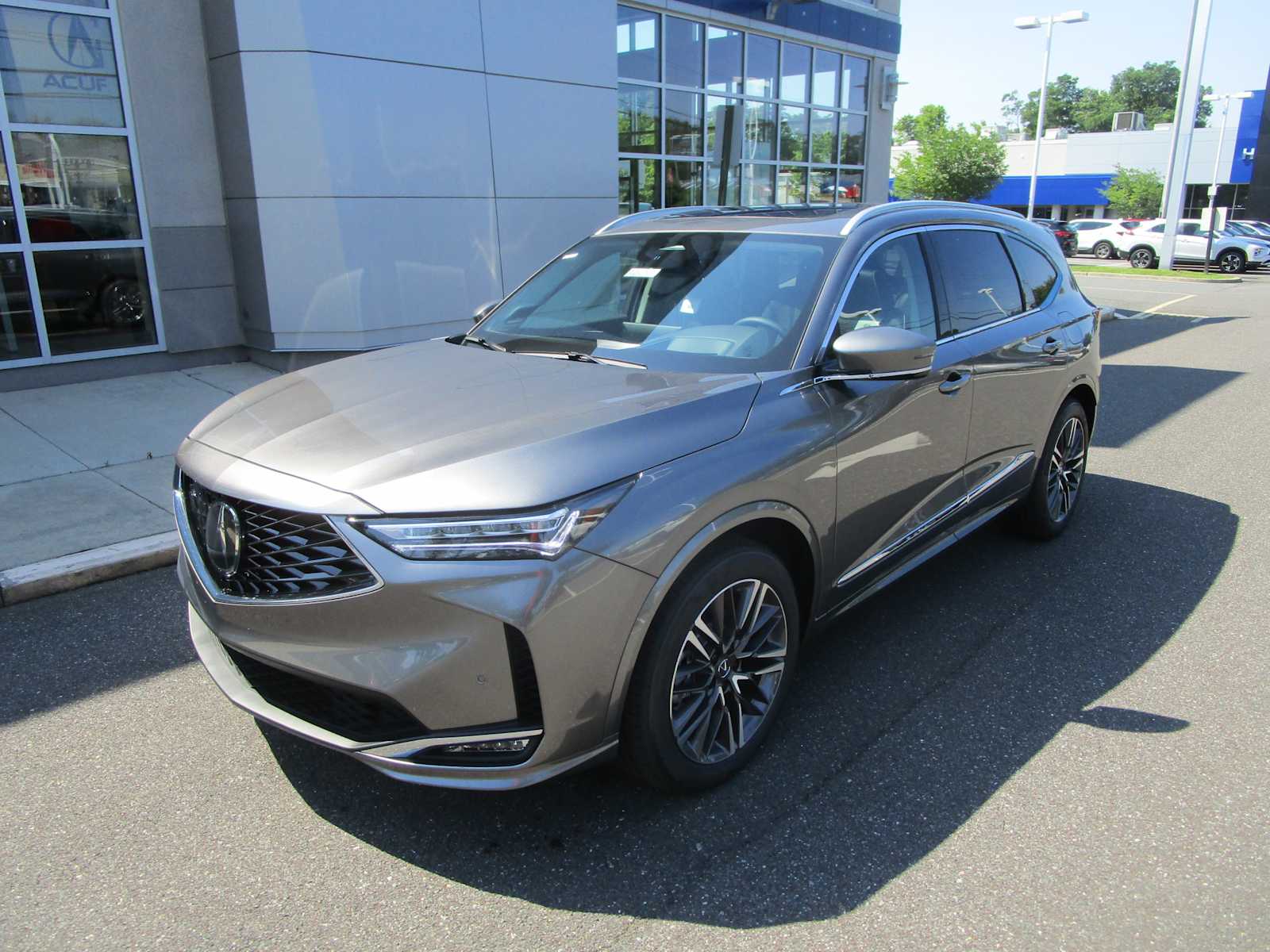 2026 Acura MDX SH-AWD Advance photo 2