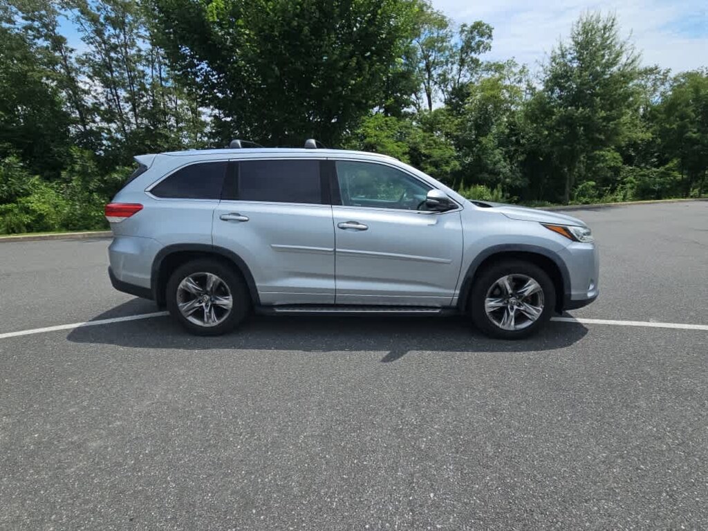 Used 2019 Toyota Highlander Limited Platinum V6 SUV