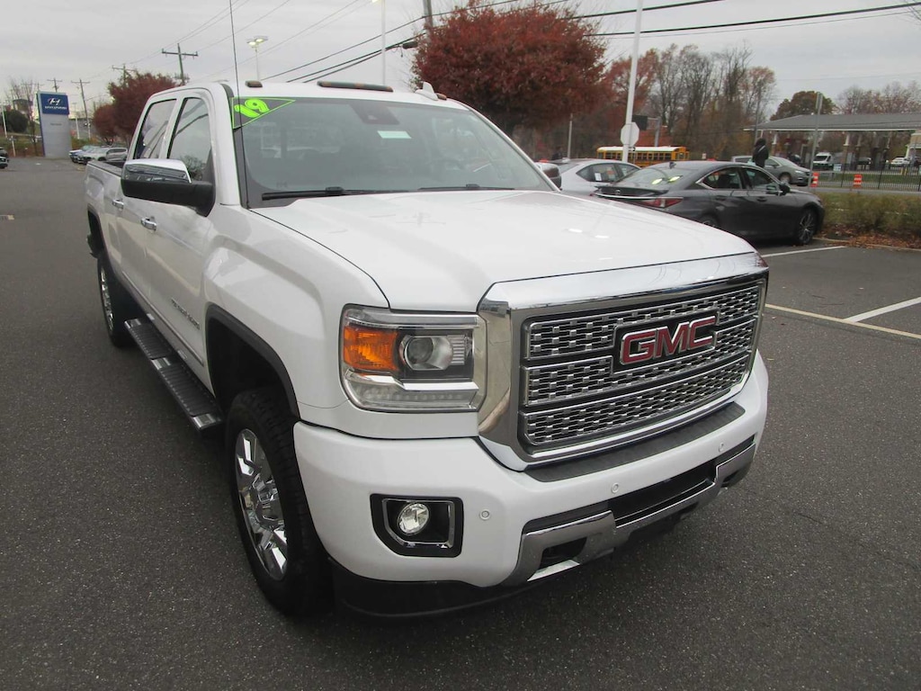 Used 2019 GMC Sierra 2500HD Denali Truck Crew Cab