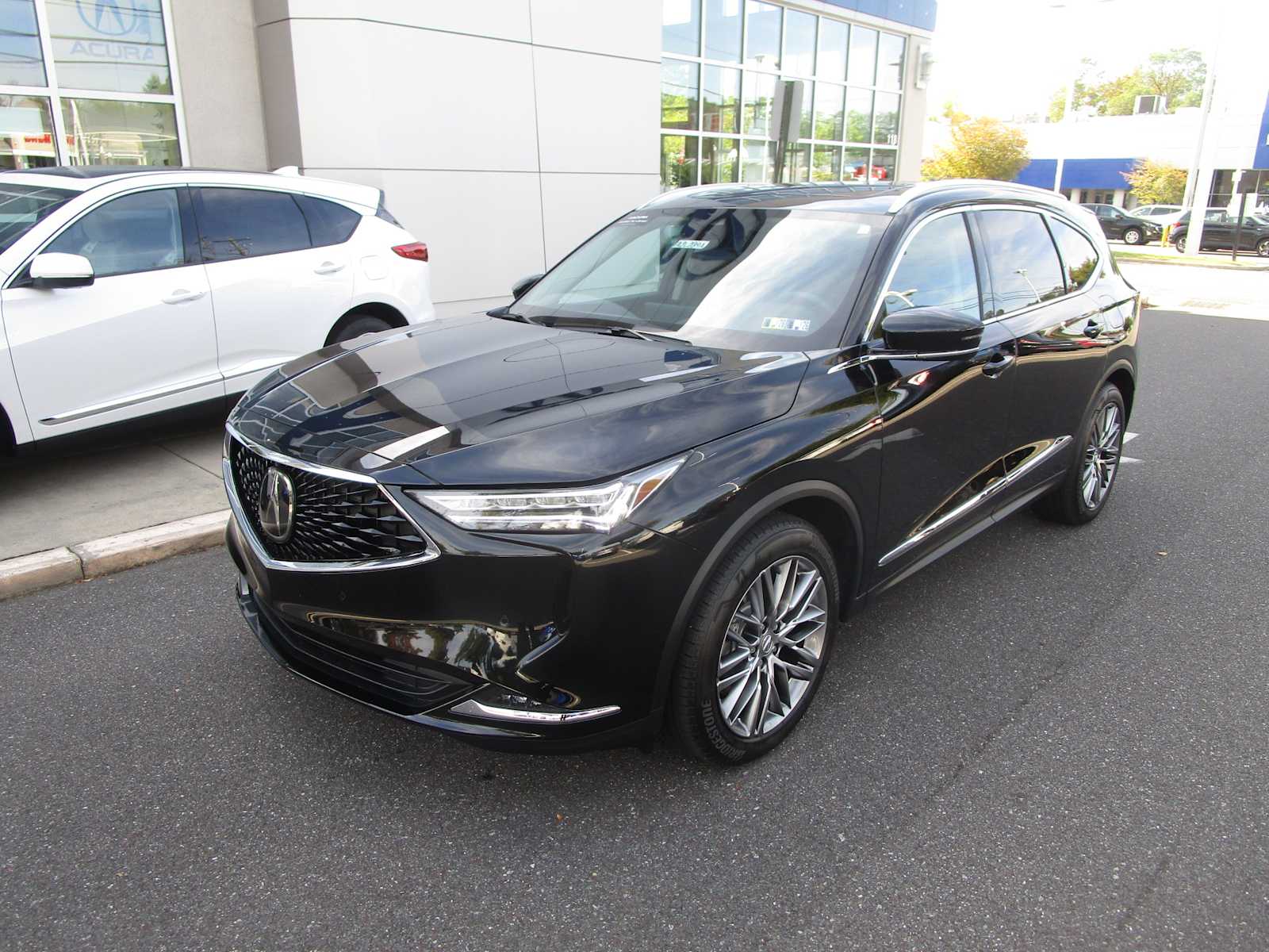 2024 Acura MDX SH-AWD Advance photo 2