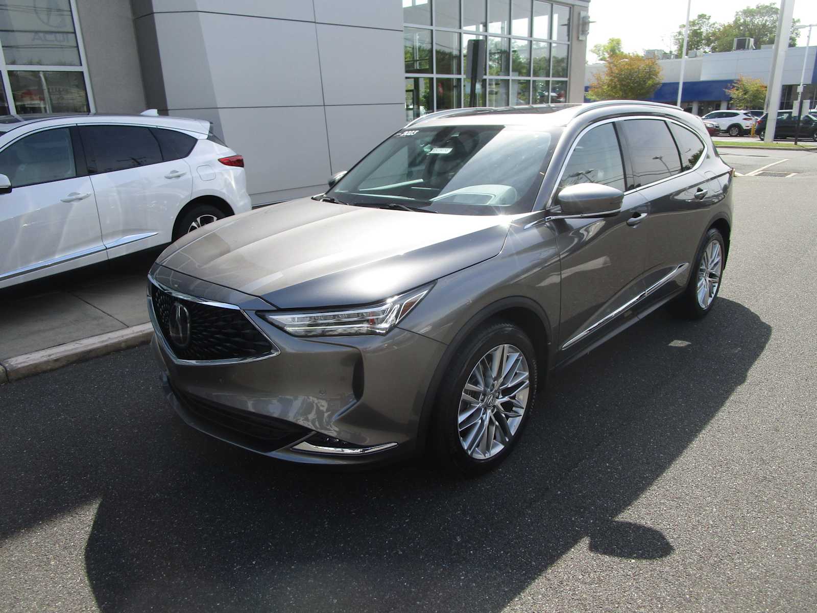 2023 Acura MDX SH-AWD Advance photo 2