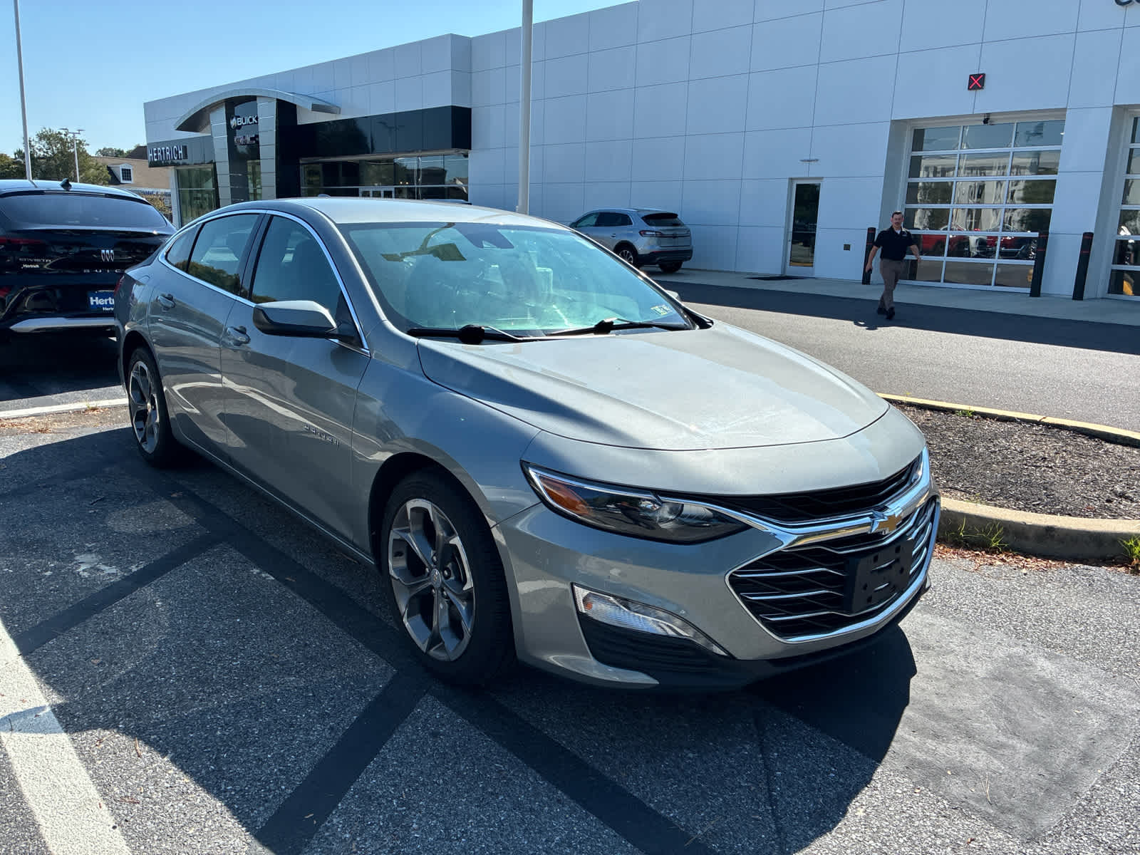 2023 Chevrolet Malibu 1LT photo 2