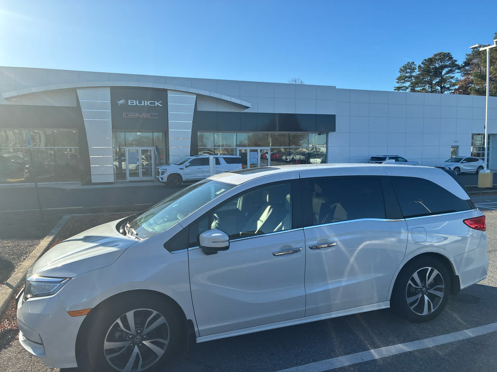 2023 Honda Odyssey Touring photo 3