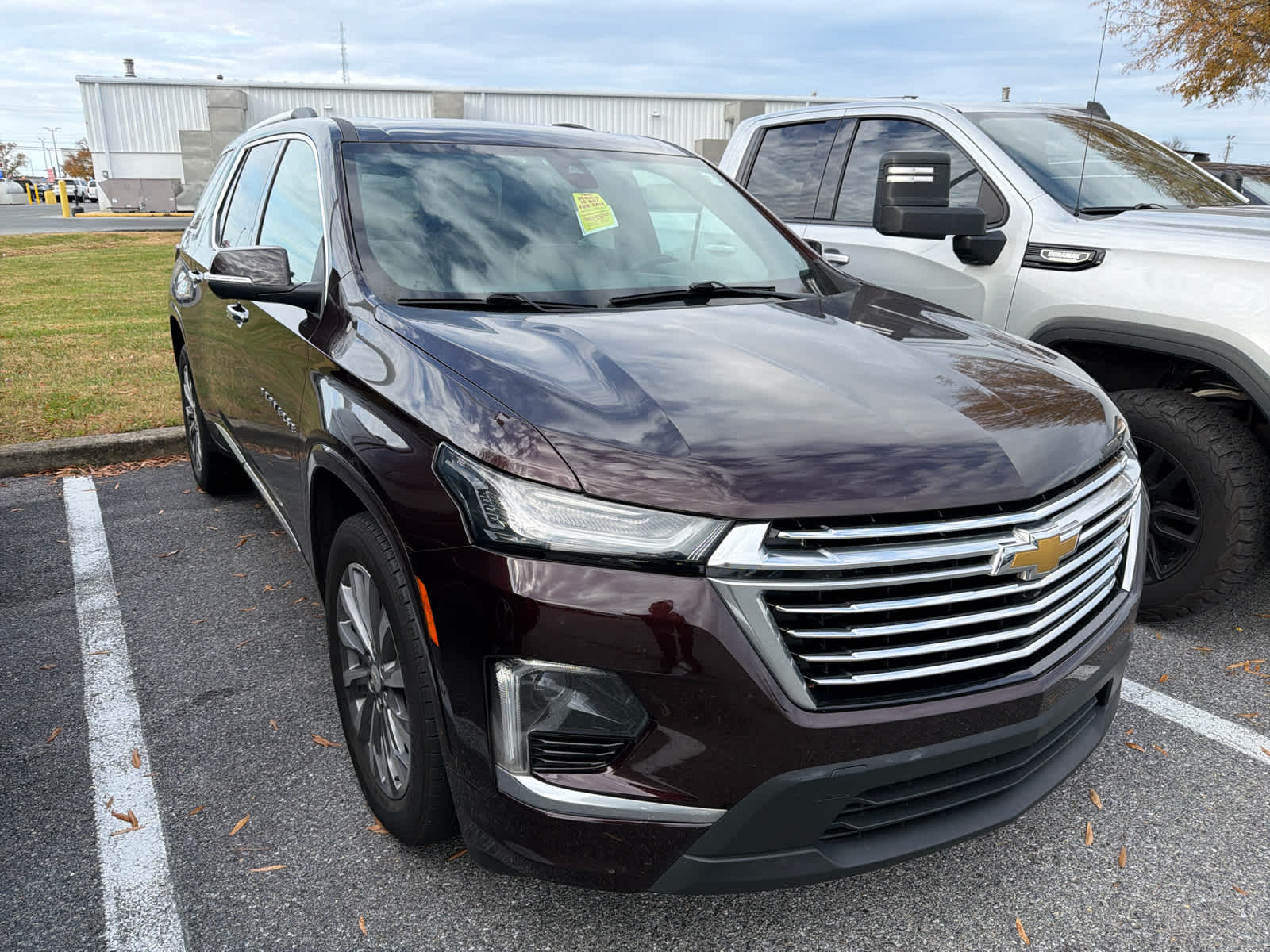 2023 Chevrolet Traverse Premier photo 2