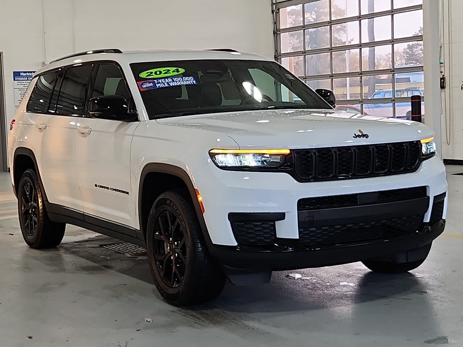 2024 Jeep Grand Cherokee Altitude photo 2