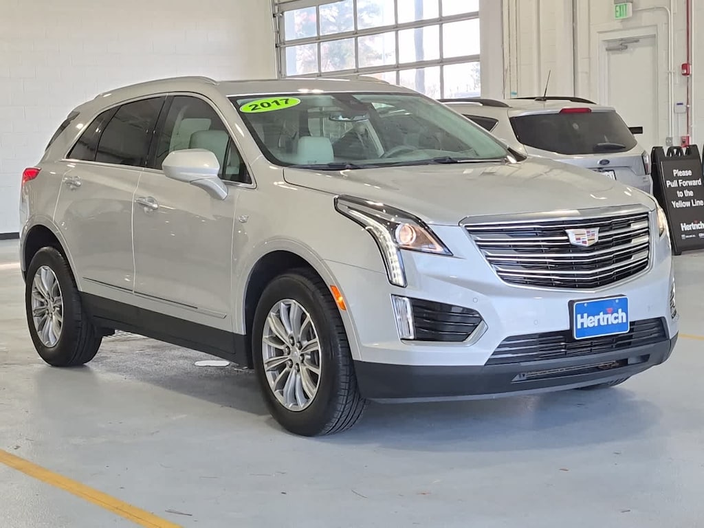 Used 2017 CADILLAC XT5 Luxury FWD SUV