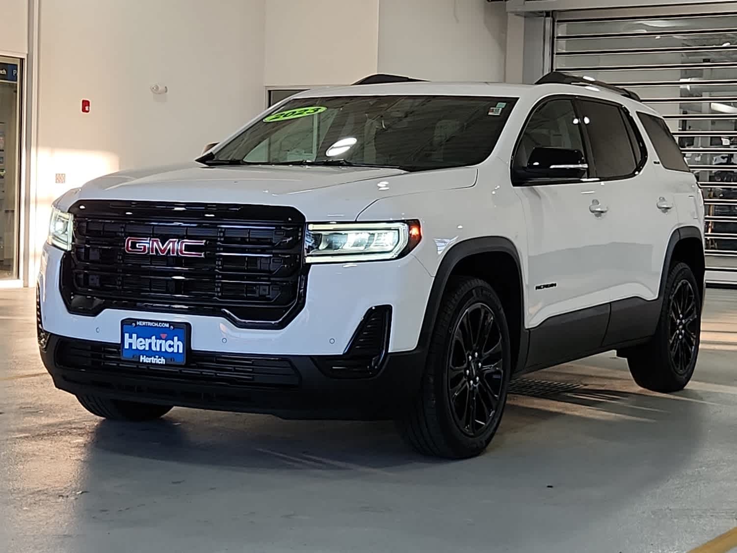 2023 GMC Acadia SLE's photo