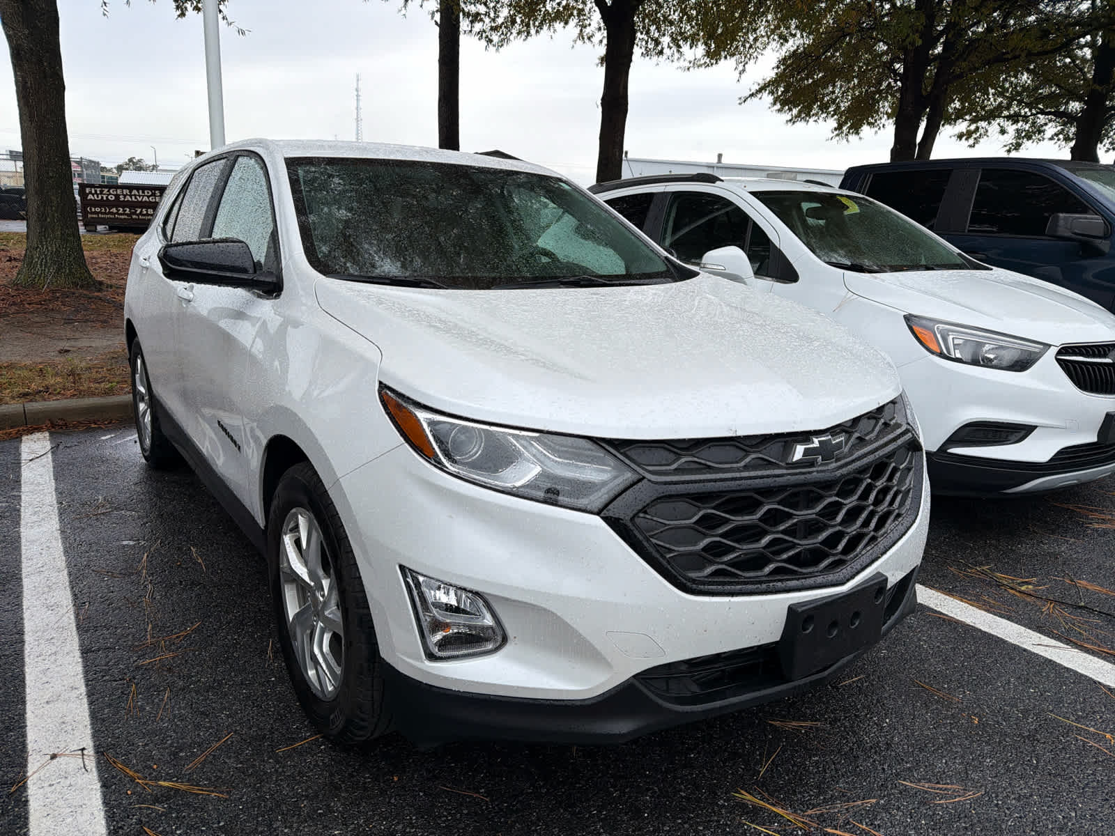 2021 Chevrolet Equinox LT photo 2