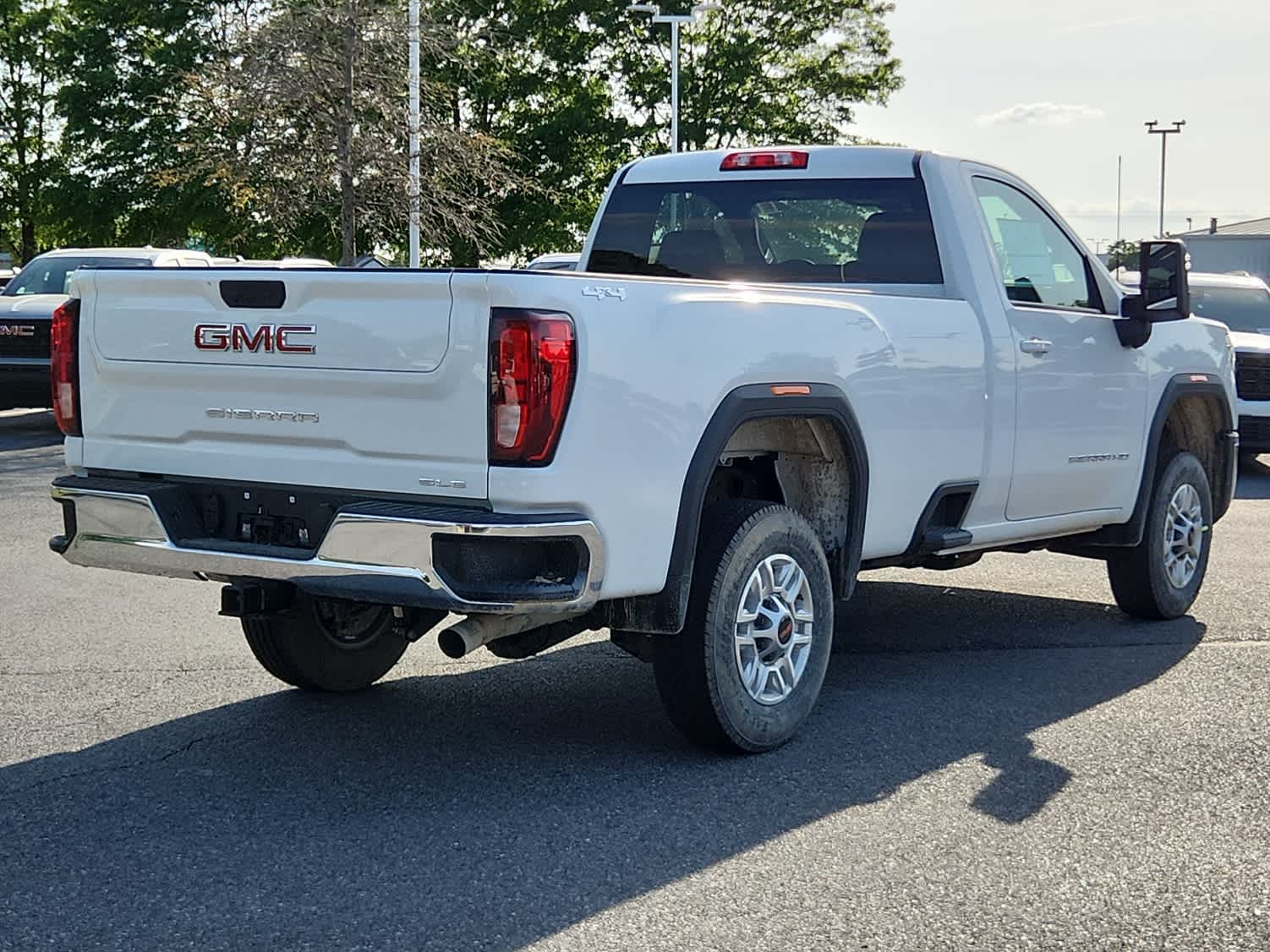 2025 Gmc Sierra 2500 HD SLE photo 3