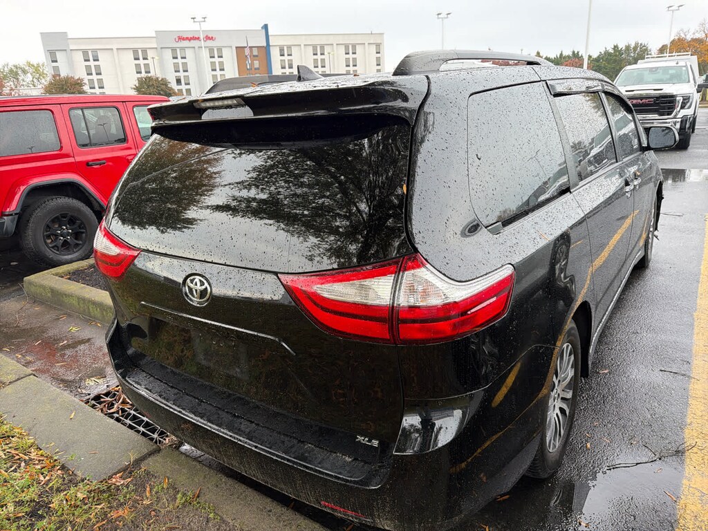 Used 2018 Toyota Sienna XLE Auto Access Seat