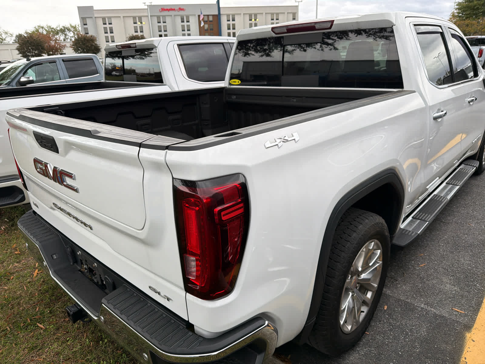 2021 Gmc Sierra 1500 SLT photo 4