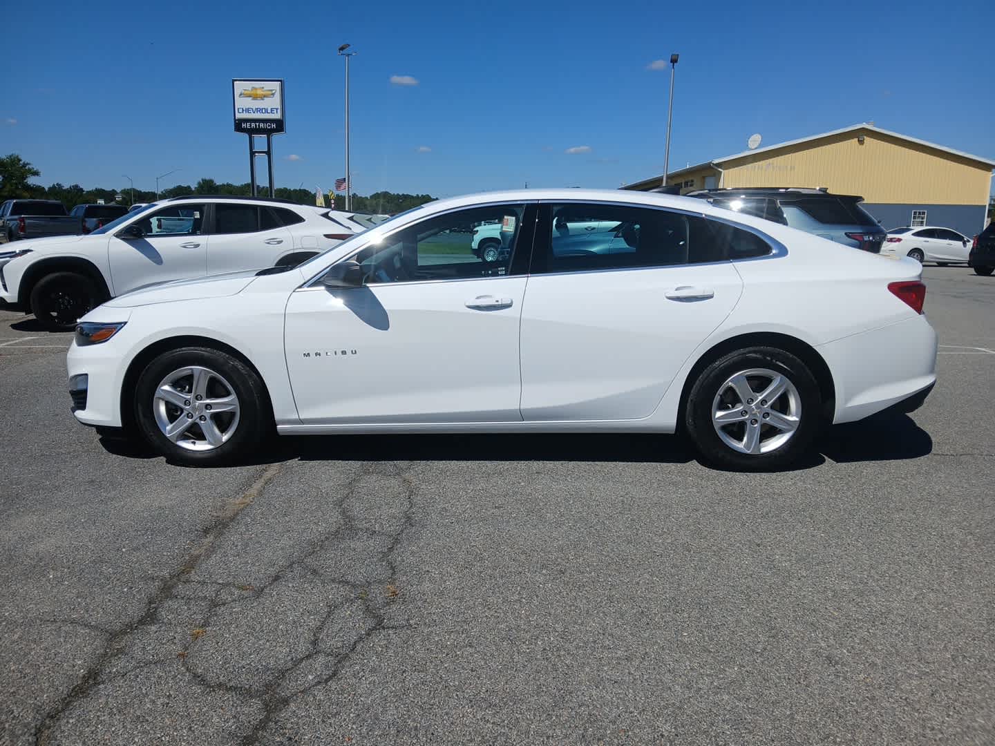 2022 Chevrolet Malibu LS photo 2