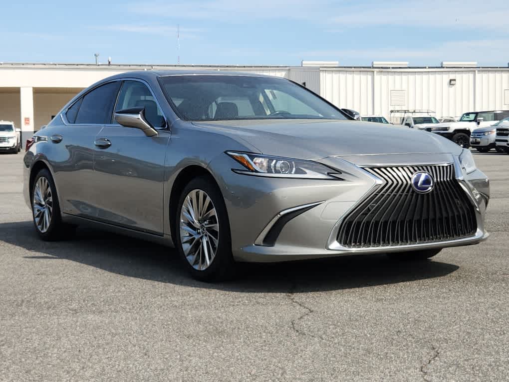 2019 Lexus ES 300h Luxury photo 2
