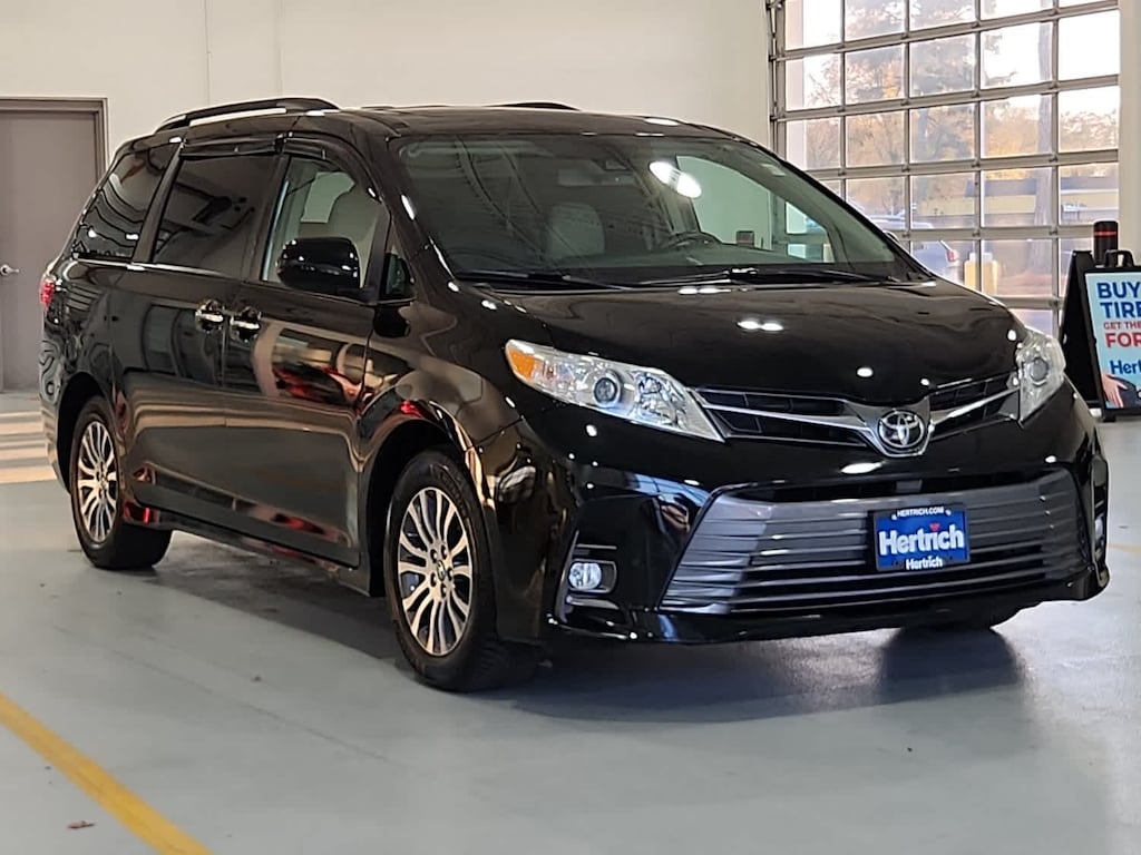 Used 2018 Toyota Sienna XLE Auto Access Seat