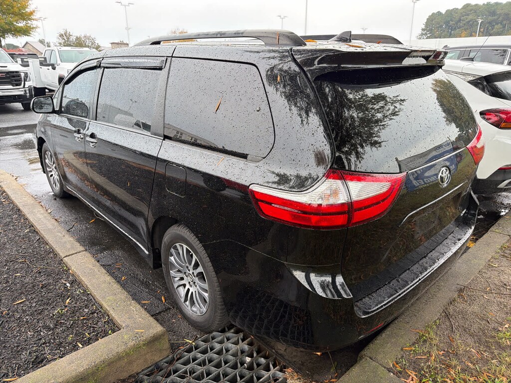 Used 2018 Toyota Sienna XLE Auto Access Seat