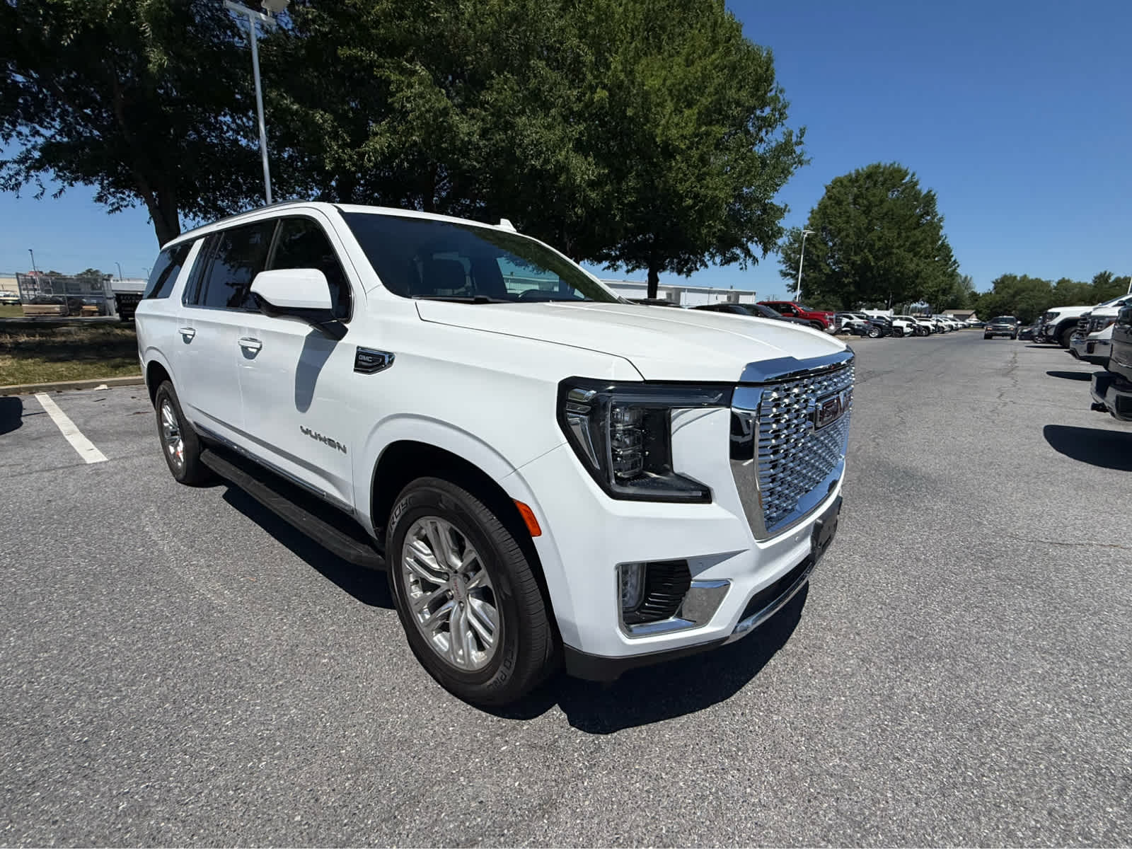 2023 GMC Yukon 4WD SLT's photo