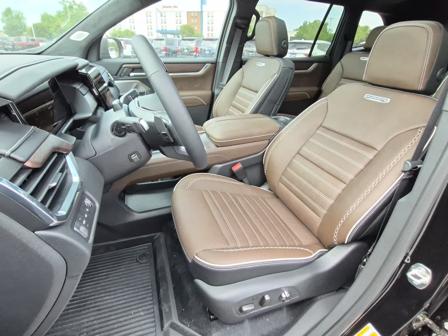 2026 GMC Acadia Denali Ultimate - Photo 12
