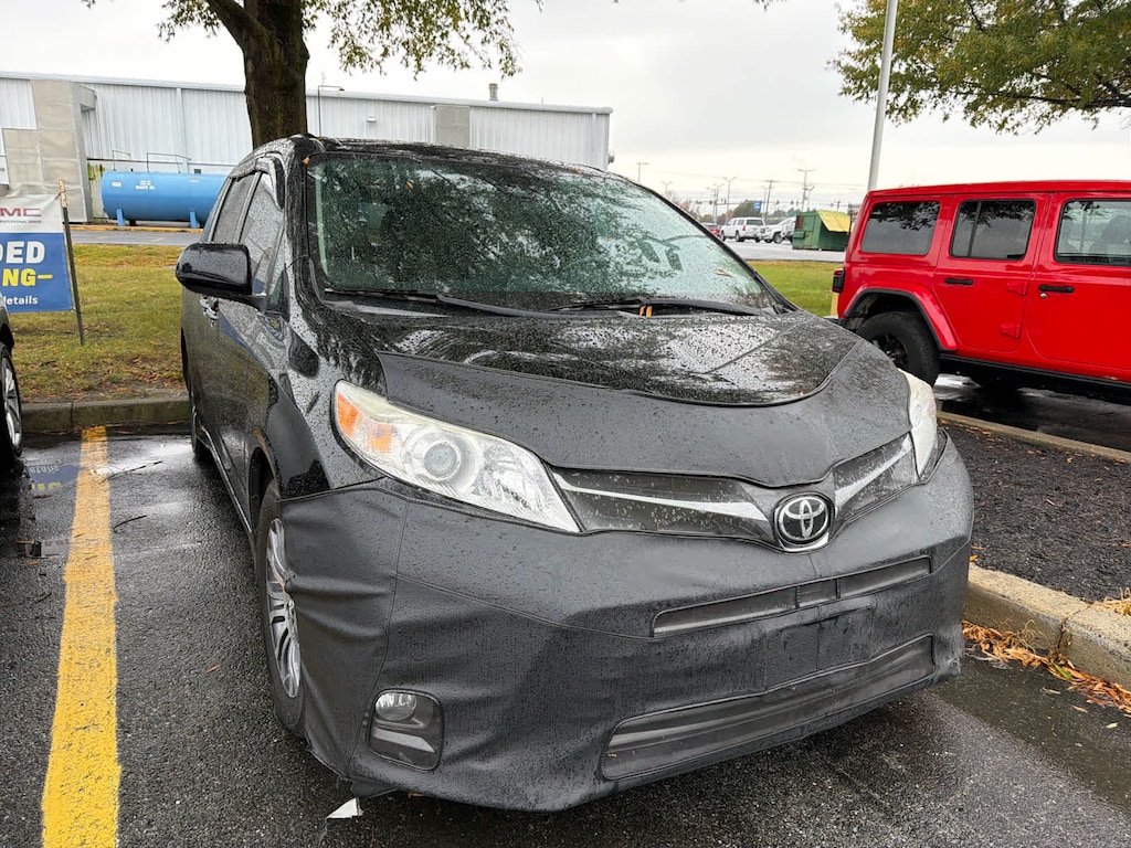 Used 2018 Toyota Sienna XLE Auto Access Seat