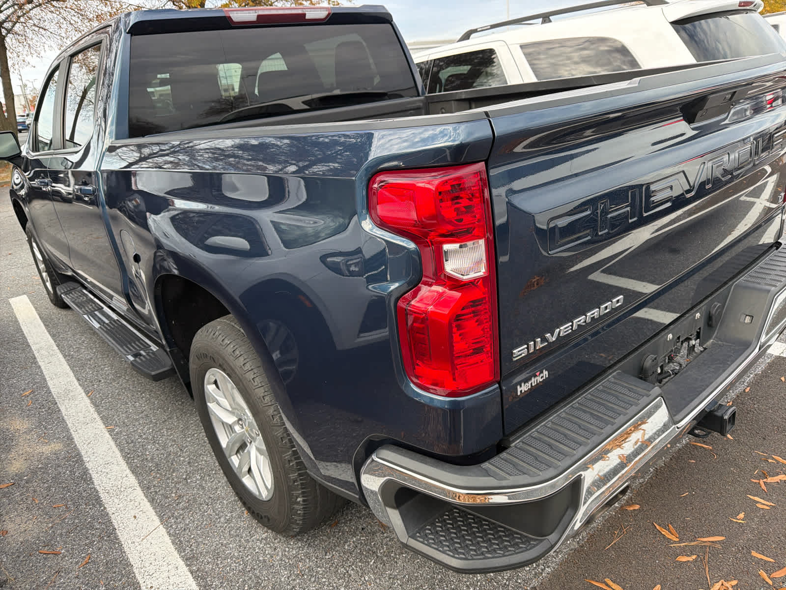 2020 Chevrolet Silverado 1500 LT photo 3